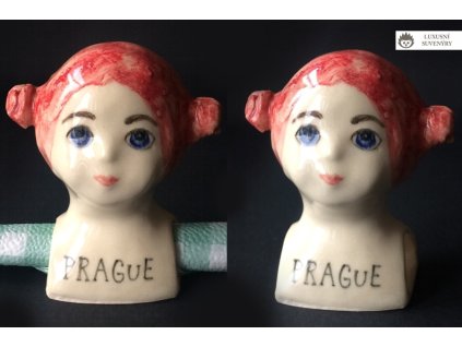 SUVENÝR PRAGUE - ORIGINÁLNÍ KERAMICKÝ STOJÁNEK NA UBROUSKY - ROZTOMILÁ HOLKA