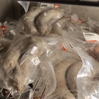 🥩 Tento týden jsme pořádně naskladnili! 🐔 kuřecí a krůtí maso 🐄 hovězí a vepřové 🌭 poctivé párky, šunky, pastrami,...