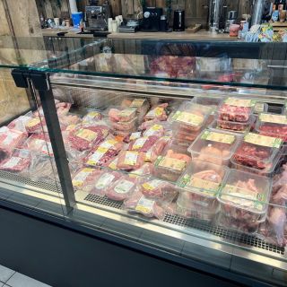 🥩 Od úterý závozy čerstvého farmářského masa! Těšit se můžete na: 🐔 Bio kuřecí 🦃 Krůtí 🥩 Hovězí a vepřové 🌭 Jitrnice,...