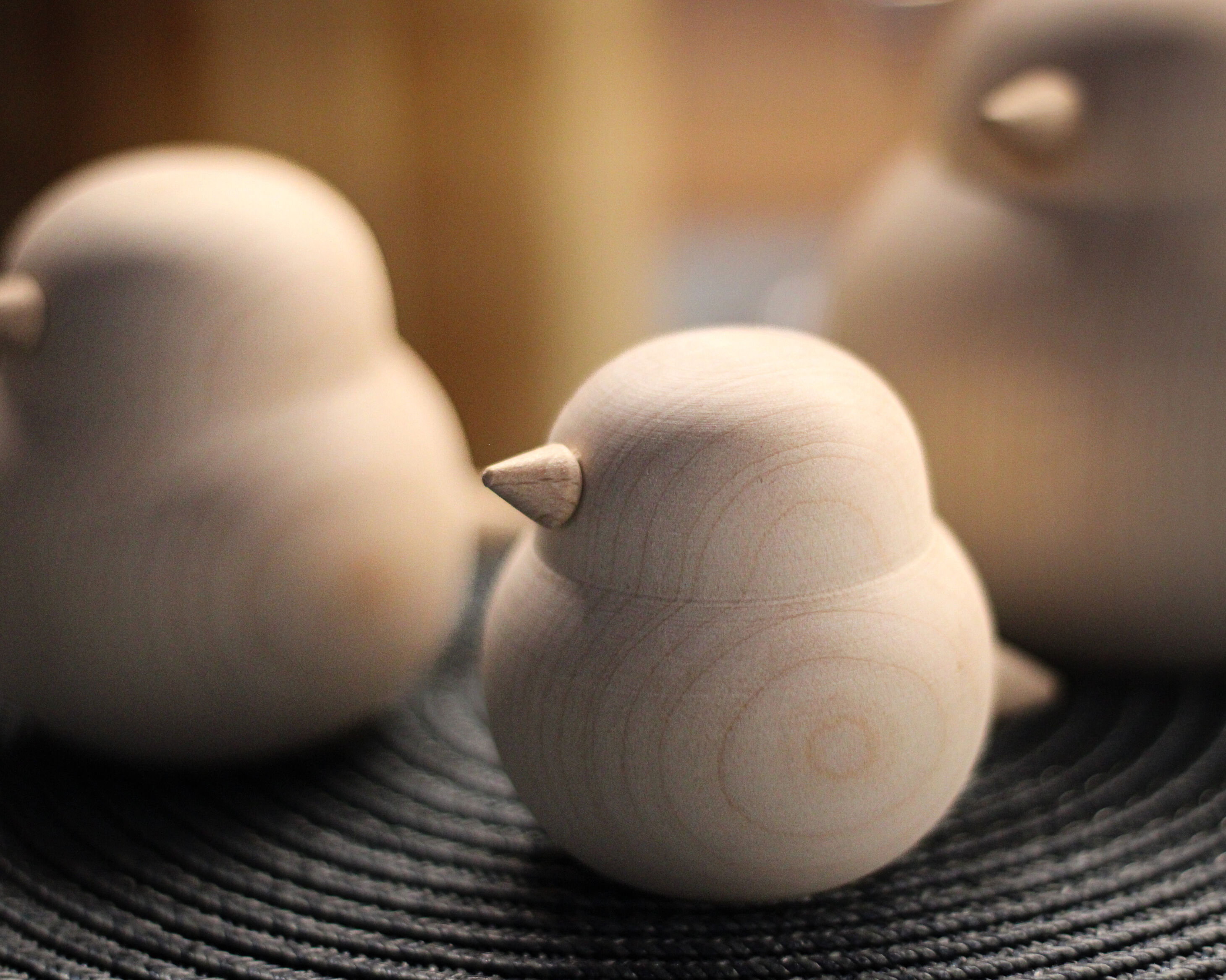 Dřevěný ptáček Přírodní se světlým zobáčkem