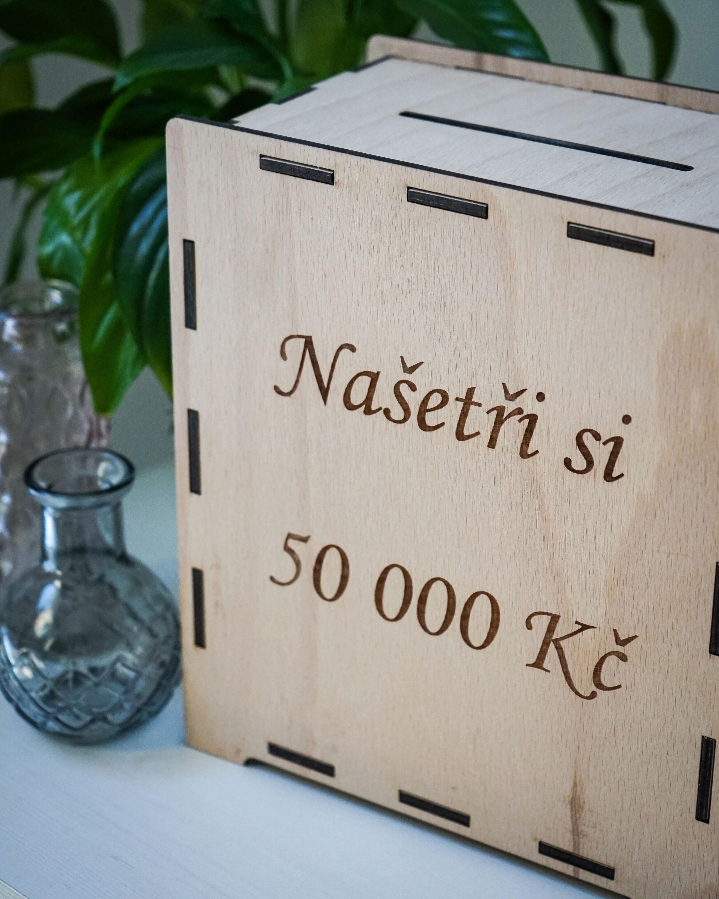 Detail gravírované tabulky