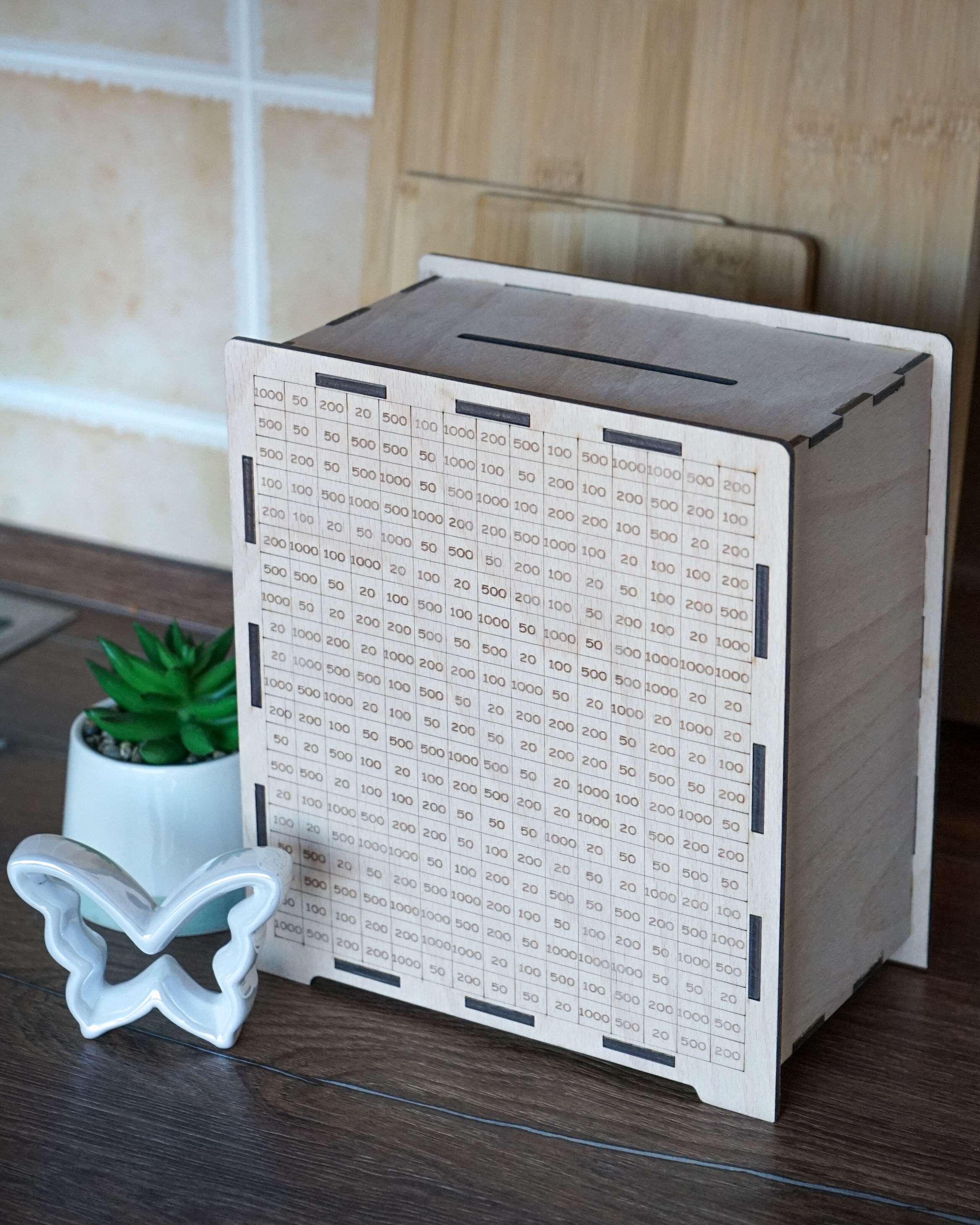 Detail gravírované tabulky pro odškrtávání