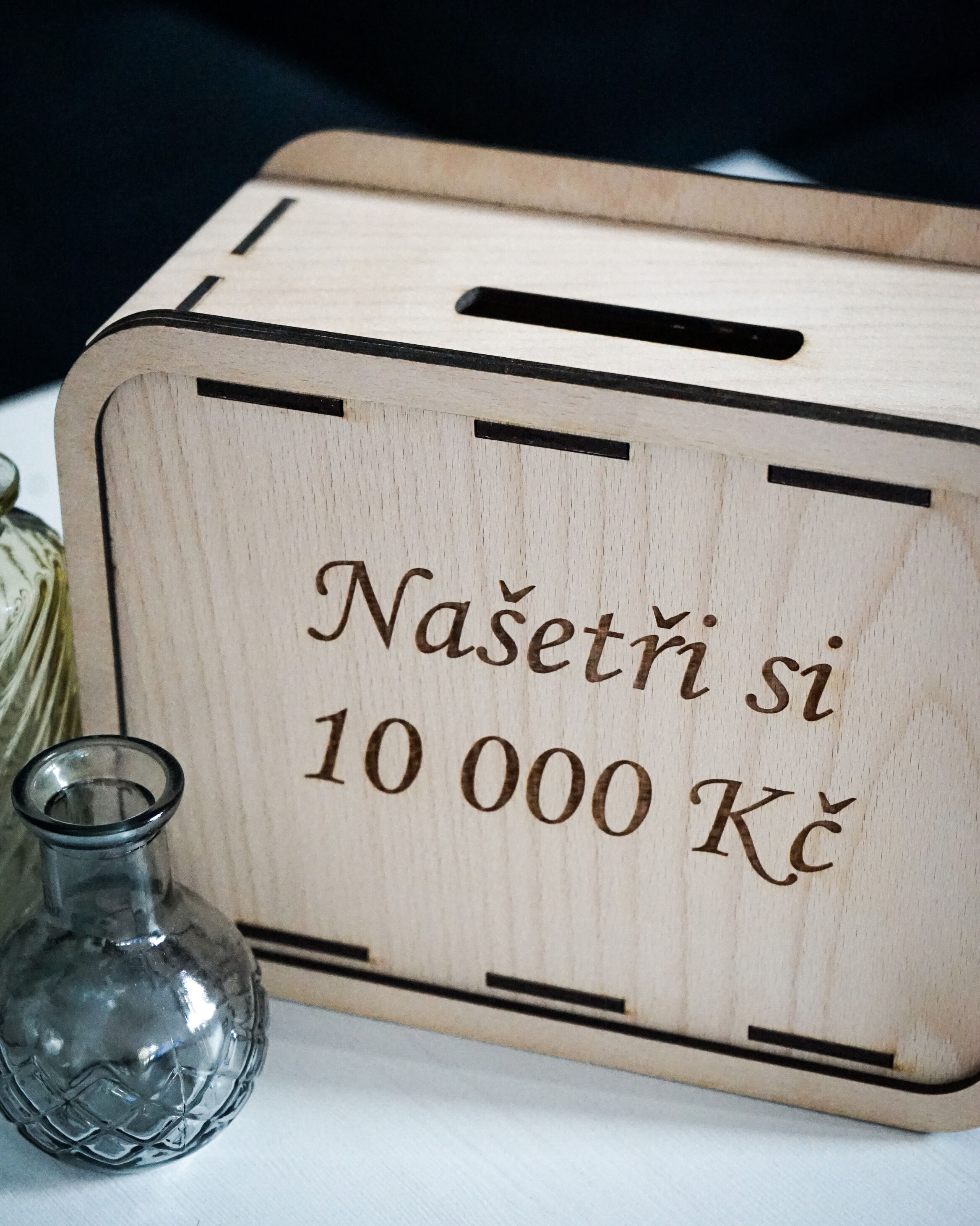 Detail vhozu a materiálu pokladničky