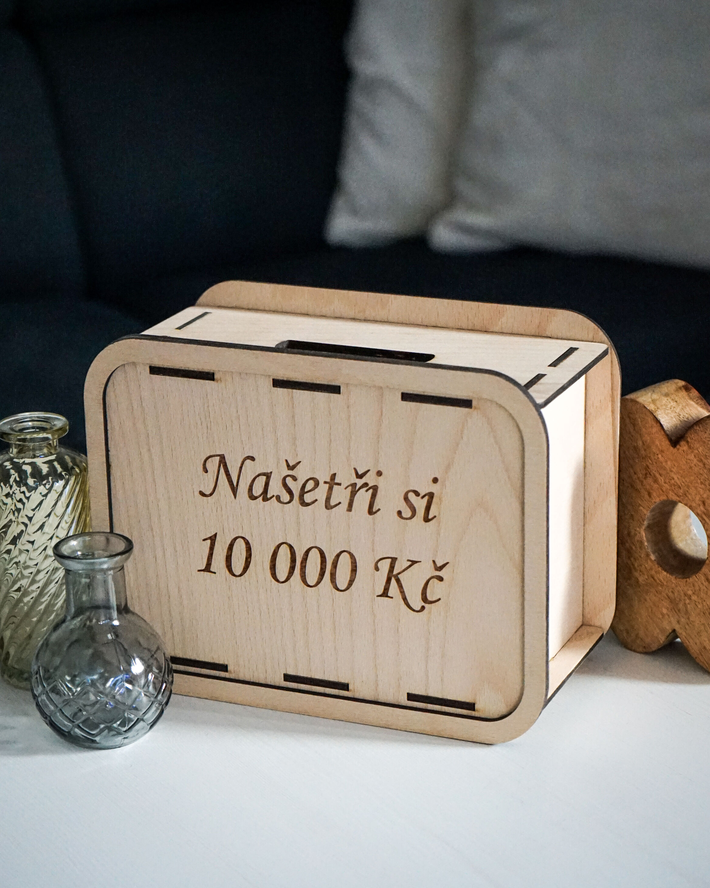 Dřevěná pokladnička Jhwoodart výzva 10 000 Kč