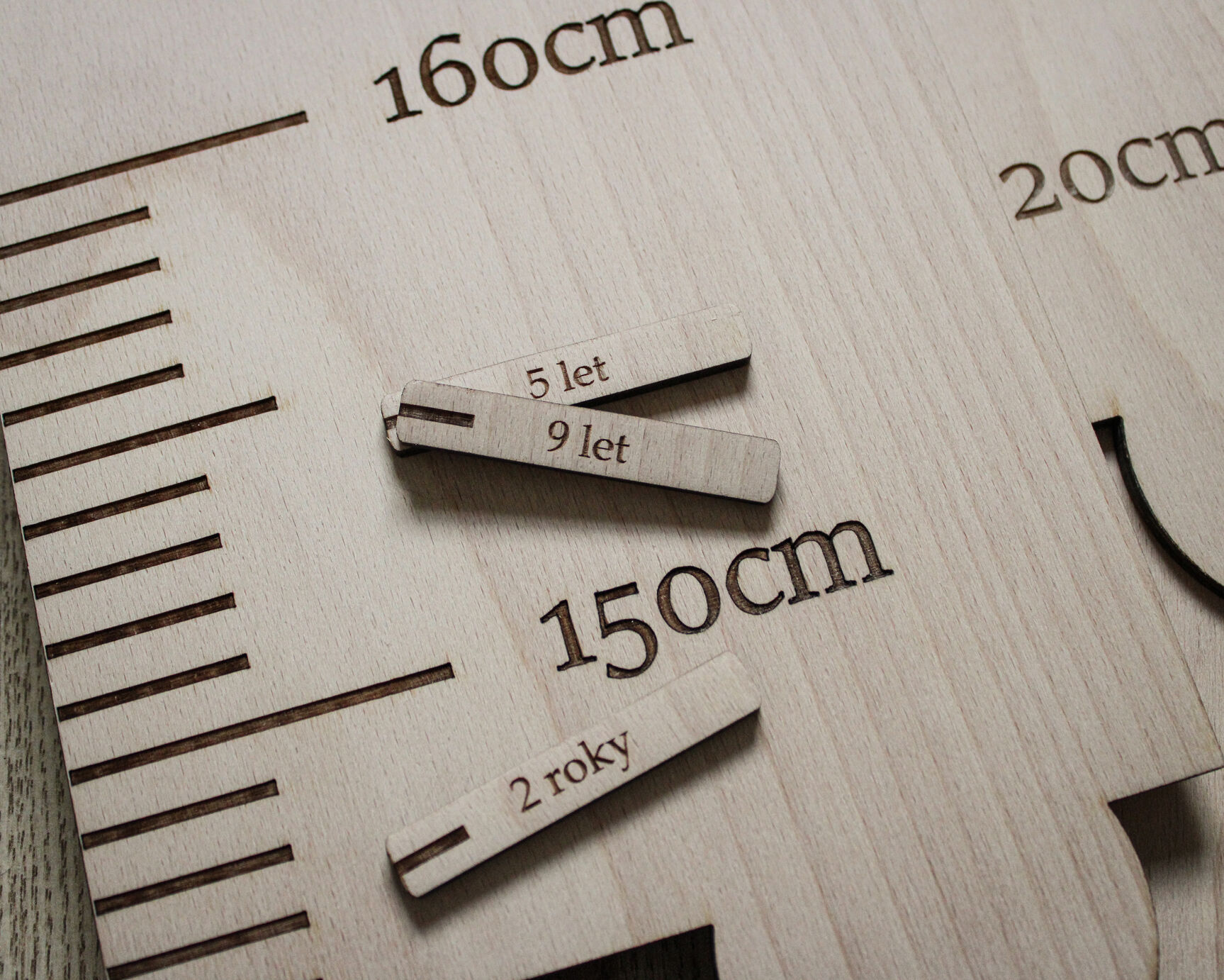 Skládací dřevěný metr se zvířátky a jménem Jhwoodart