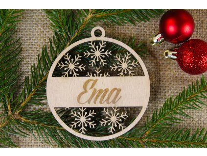Dřevěná vánoční ozdoba se jménem – personalizovaná dekorace na stromek