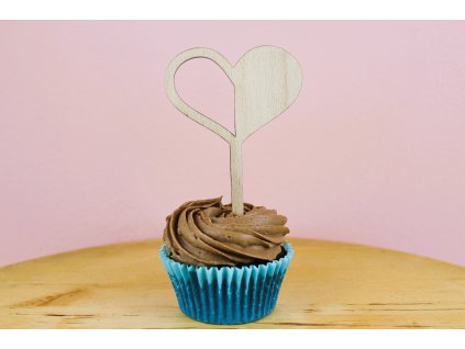 Zápichy na cupcakes – dřevěná srdíčka