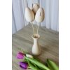 Dřevěné tulipány ve váze – nadčasová ručně vyrobená dekorace do interiéru
