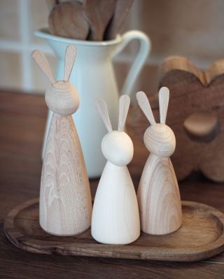 Děláte si už doma jarní náladu? 🌷 Naši dřevění králíčci jsou pro to jako stvoření. Pokud už nějakého doma máte, možná je...