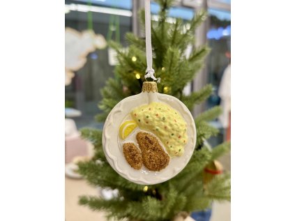 Vánoční ozdoba řízek s bramborovým salátem