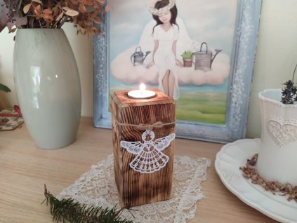 Svícen masiv s krajkovým andělíčkem