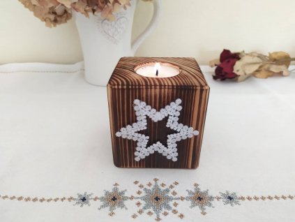 svícen 8x8x8 s hvezdou opalene drevo