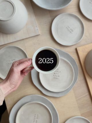 2025 byl krásný, náročný a utekl tak neskutečně rychle 🥹🤍 Místo novorozeného miminka máme doma už malou střelu, co pořád...