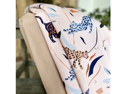 Teplákovina French Terry látka "Brown & blue Leopard" pudrová, 180 cm, Design JINÉ LÁTKY