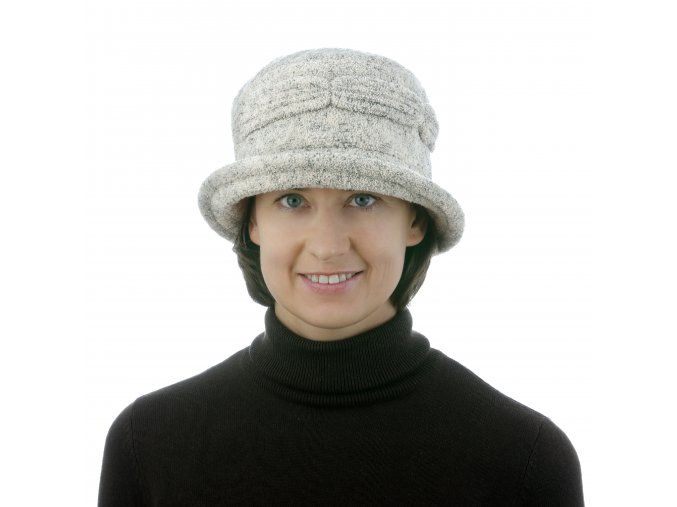 Dámský zimní klobouk z jemné froté látky