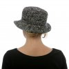 Vlněný dámský klobouk z rozšířenou krempou