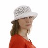 Stylový dámský klobouk z bílé bavlny