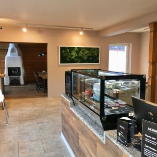 Další zakázkou byl tento bez mála dvoumetrový obraz ze 🟢🟢🟢 stabilizovaného mechu. Mechový obraz pohlcuje restaurační šum a...