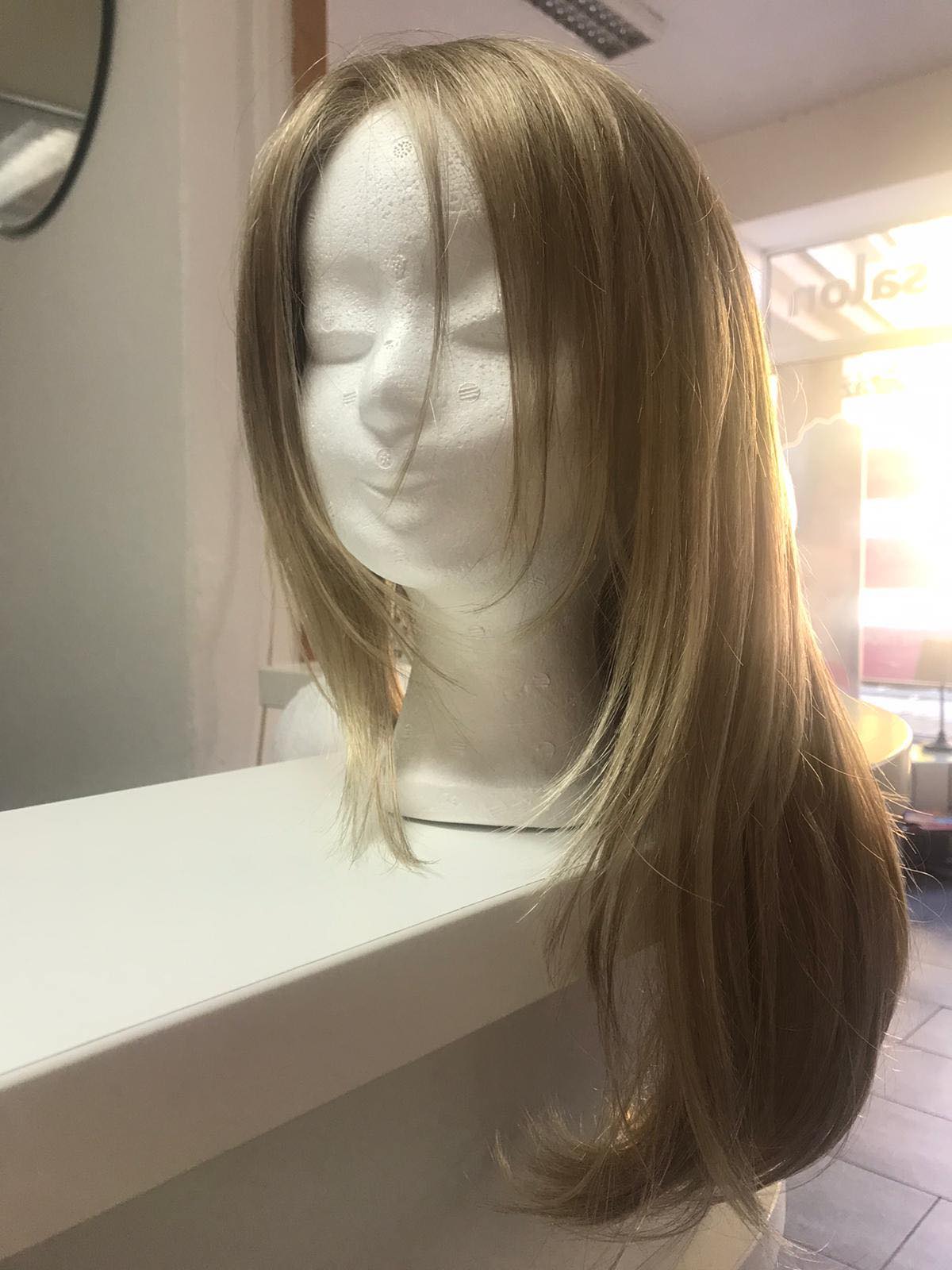 PARUKY, PŘÍČESY  A  TUPETY - KONZULTACE