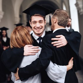 Šperky či hodinky jako dárek za maturitu