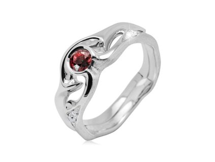 Zlatý prsten s přírodním rubínem a diamanty