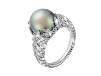 Zlatý prsten s přírodní tahitskou perlou a diamanty