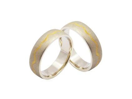Zlaté snubní prsteny linie
