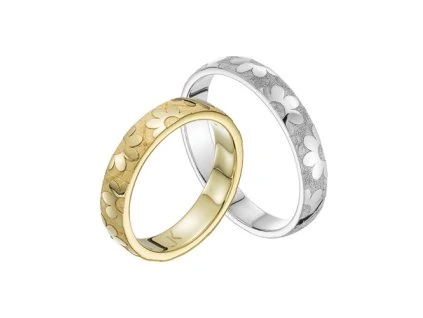 Zlaté snubní prsteny květy