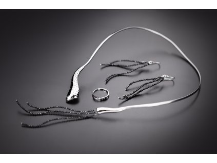 Zlatý náhrdelník s přírodními černými diamanty a černými spinely