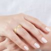 Zlatý prsten s přírodními diamanty