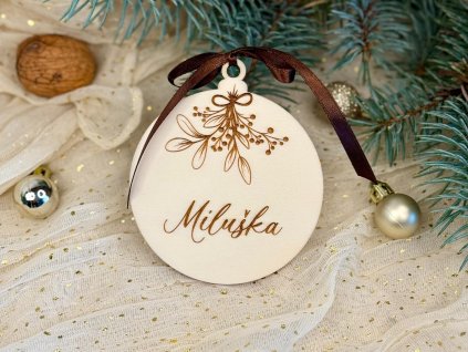 Drevená vianočná ozdoba s menom - imelo