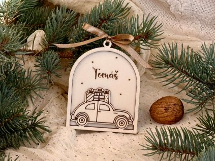 Drevená vianočná ozdoba auto s darčekmi