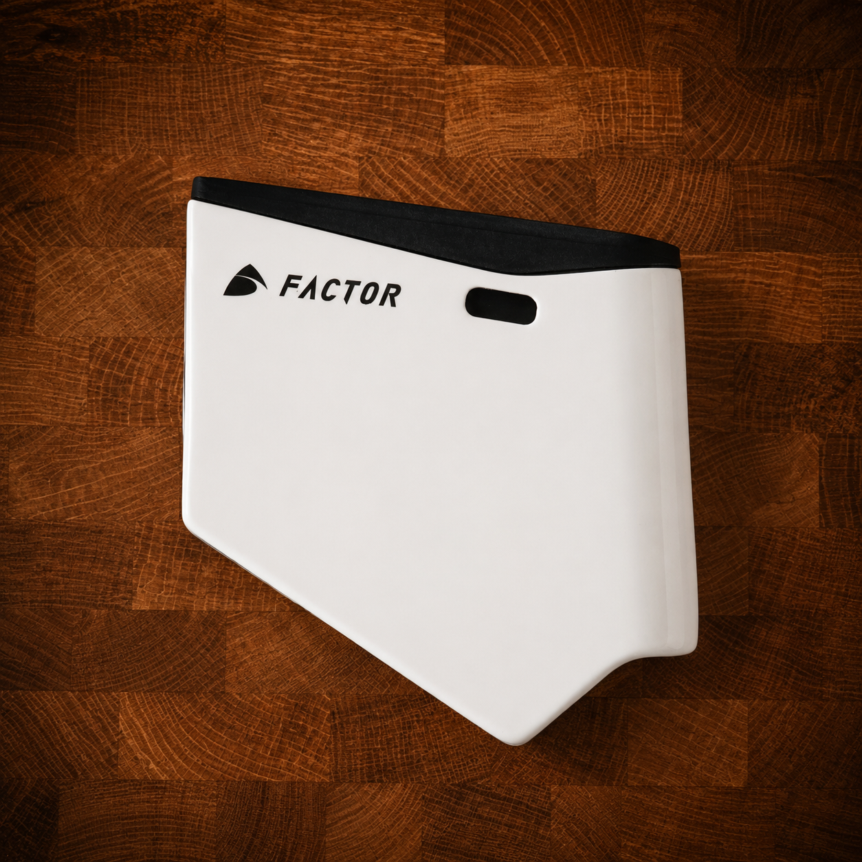 Bílý prototyp pouzdra Factor