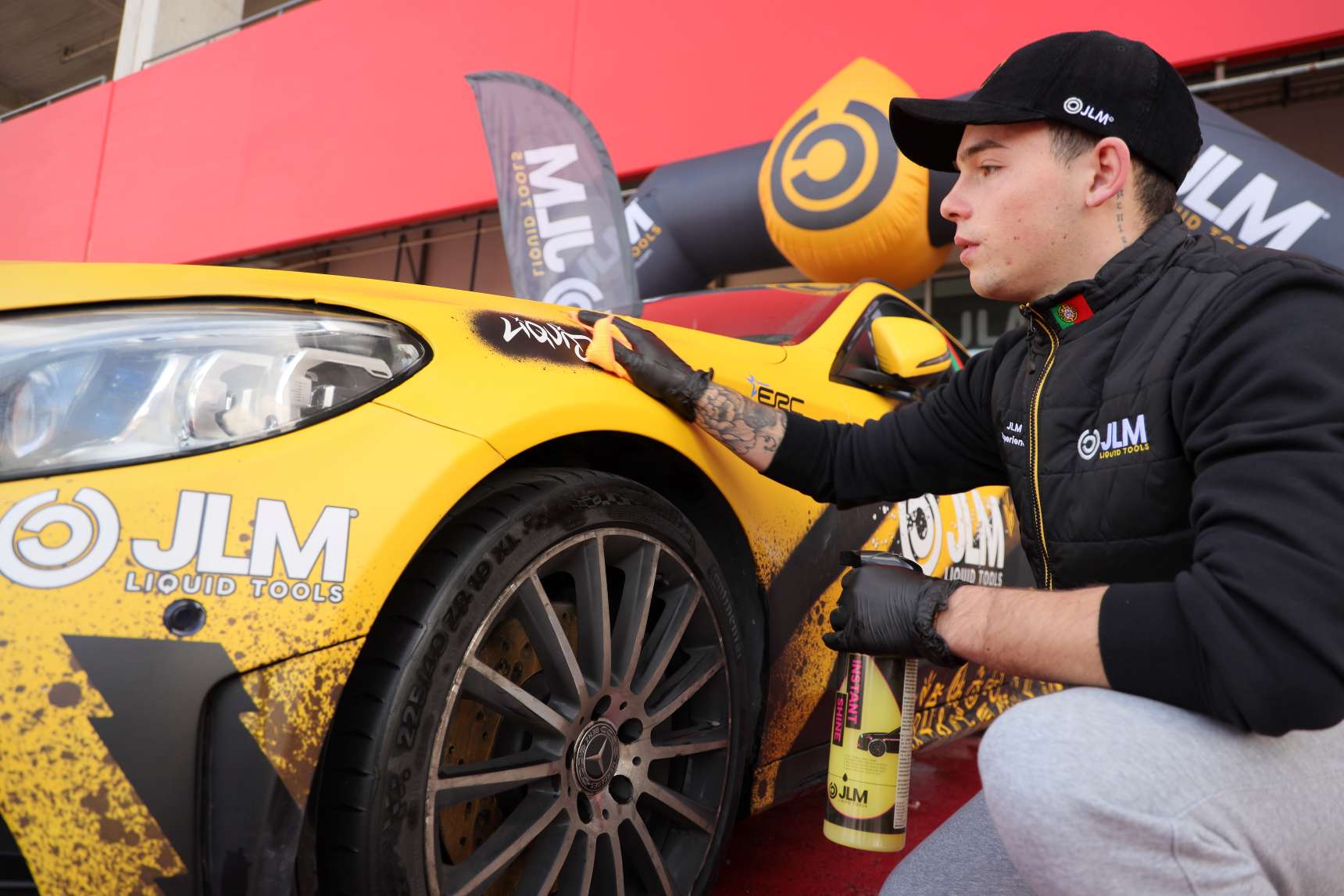 J08040_Instant_Shine_application_JLM_livery_Portimao_LS_2