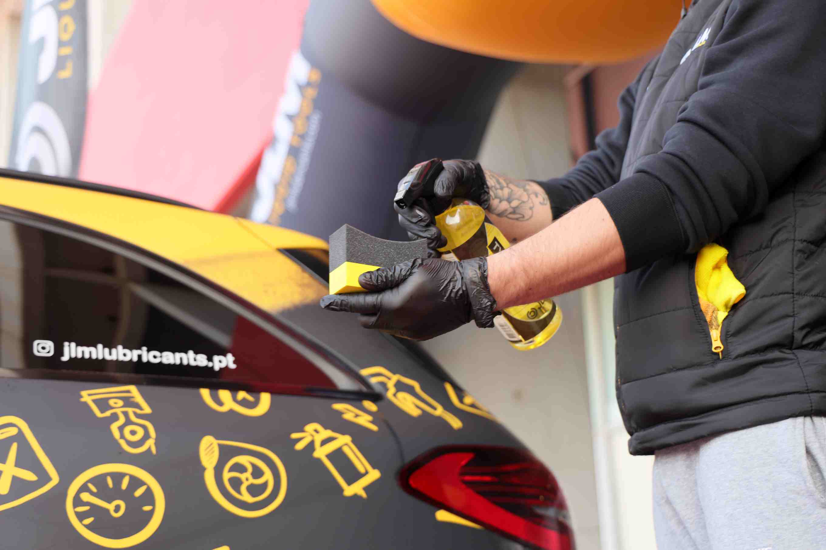 J08060_Tyre_Shine_application_JLM_livery_Portimao_LS