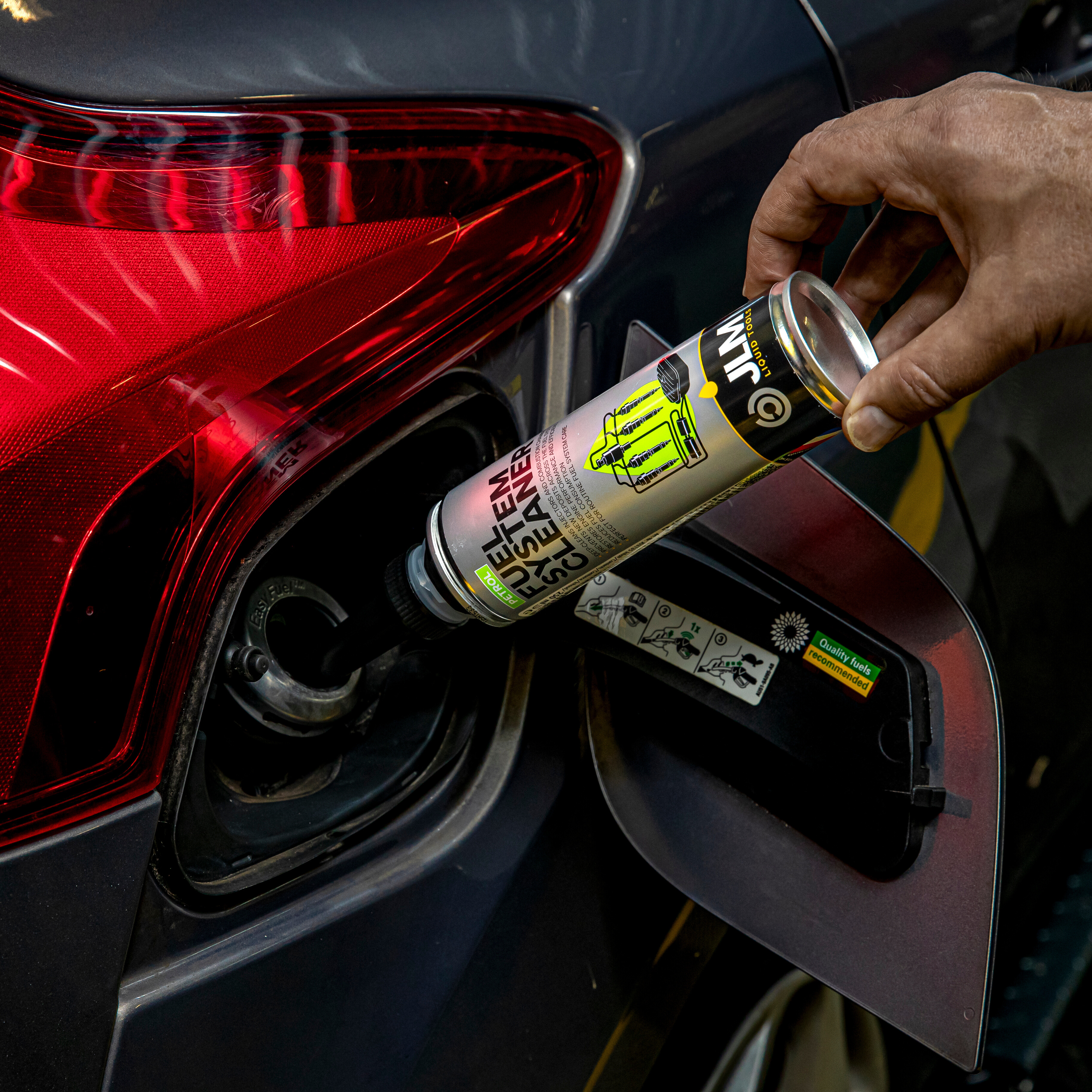 J03135_Petrol_Fuel_System_Cleaner_application_3_1025_square