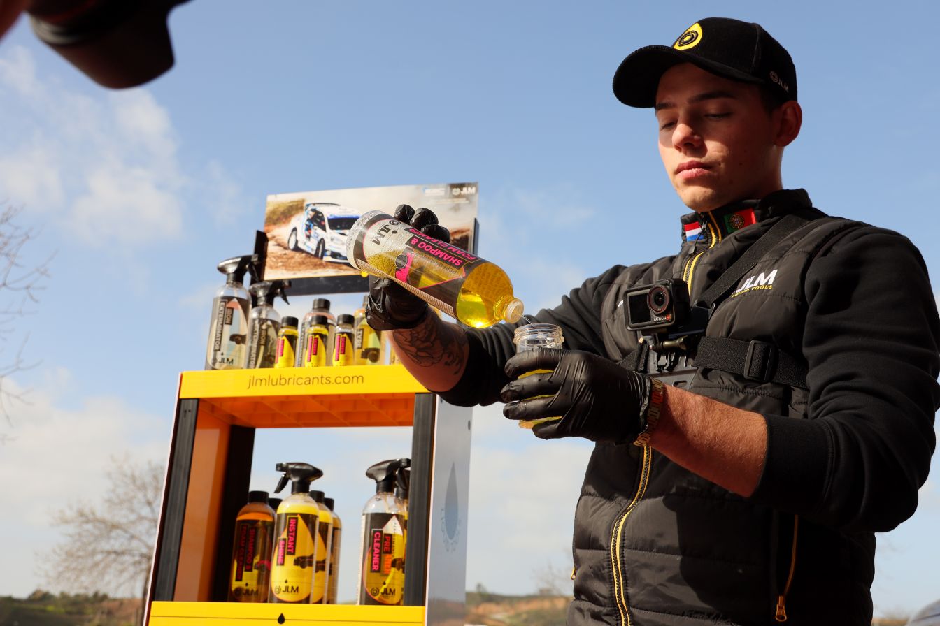 J08035_Performance_Shampoo_&_Foam_Cleaner_application_reservoir_PO_2