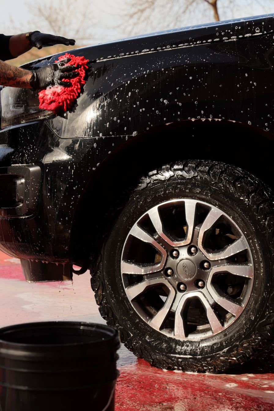 J08035_Performance_Shampoo_&_Foam_Cleaner_application_wash_mitt