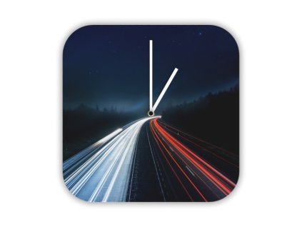 Hodiny s motivem světla aut na noční dálnici