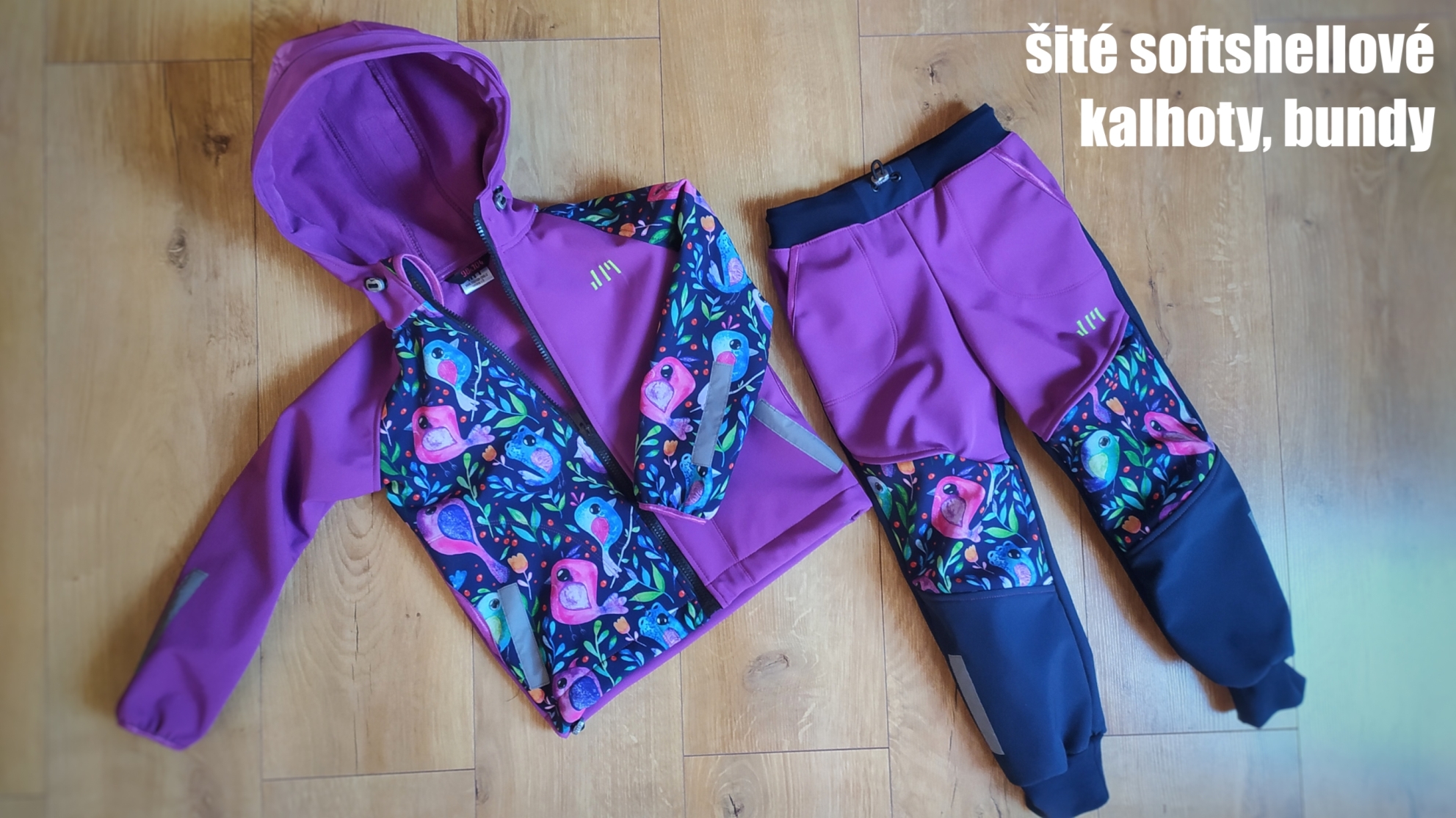 soft souprava fialová s textem