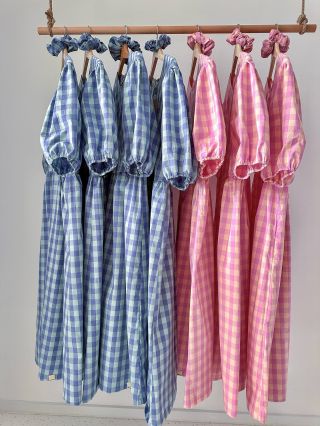 LIMITKA~ 💙 nebo 💗? Já si prostě nemůžu vybrat! 🤭 Léto = barvy, smích a lehké šaty, které tě zachrání i v největším vedru....