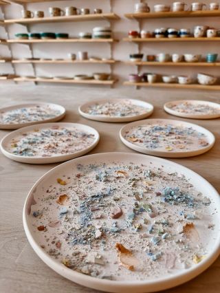 WORKSHOP Malování ~ snídaňová sada Adventní čas pomalu klepe na dveře 🌲 Přijď si k nám vytvořit sadu, která zpříjemní...