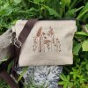 Týna - kávová crossbody taštička s výšivkou louky