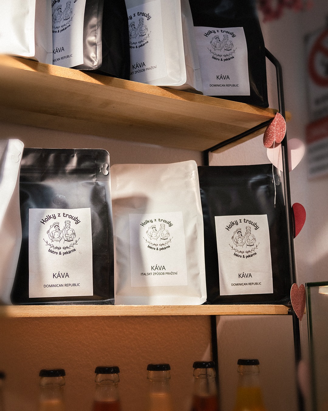 Káva Johnny Coffee v kavárně Holky z trouby