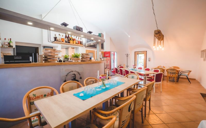 Kavárna Johnny Coffee v Moravském Krumlově – interiér