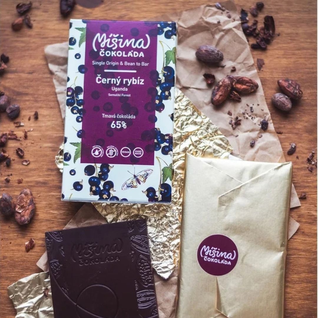 Tmavá čokoláda Uganda 65 % s černým rybízem bean to bar od Míšiny čokolády, tabulka 50 g