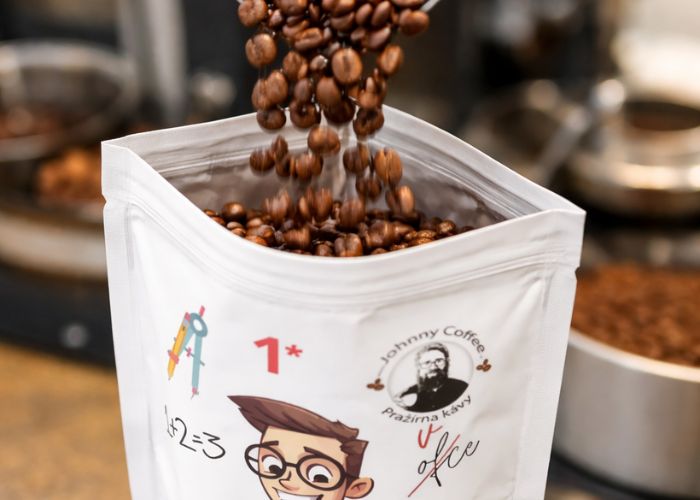 Čerstvě pražená káva – dárek pro učitele od Johnny Coffee