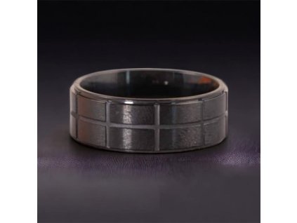 prsten černý minimalistický černé pozadí