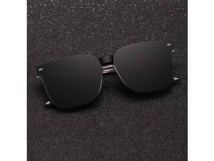 Sluneční brýle černé se čtvercovým rámem přední