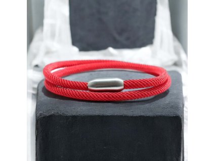 milánský provázek červený s magnetickým zapínáním stříbrný
